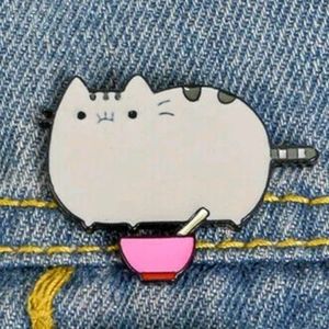 🥗 Pusheen eatting from Pink Bowl metal pin